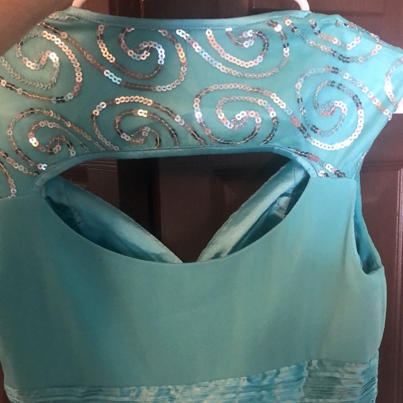 Beautiful formal dress - Picture 5 of 6